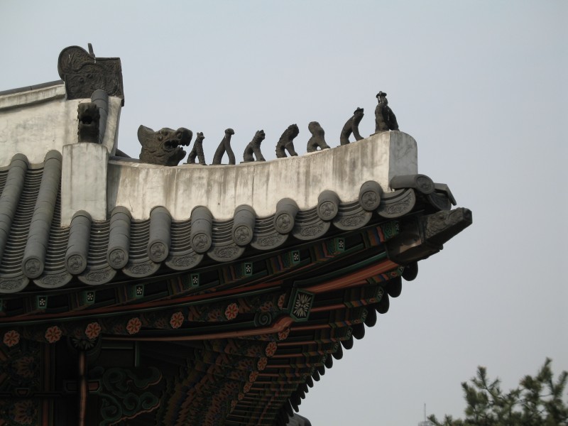 Monkey King rooftop guardians