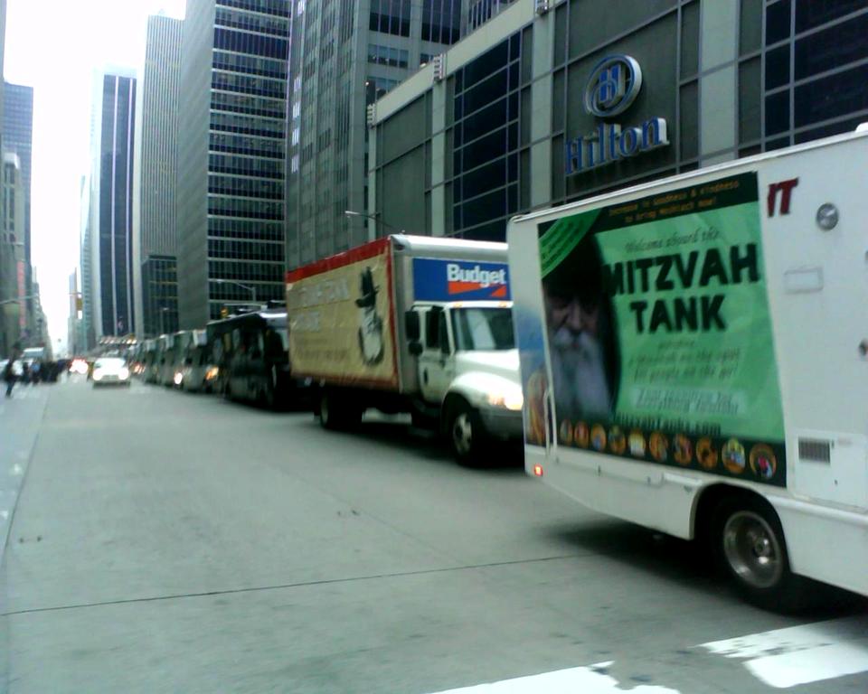 mitzvah-tank-parade