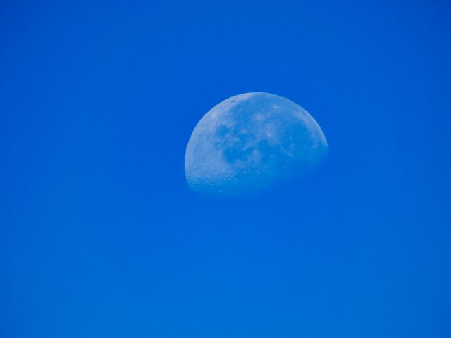 Waxing_Gibbous_Moon_Sep_12